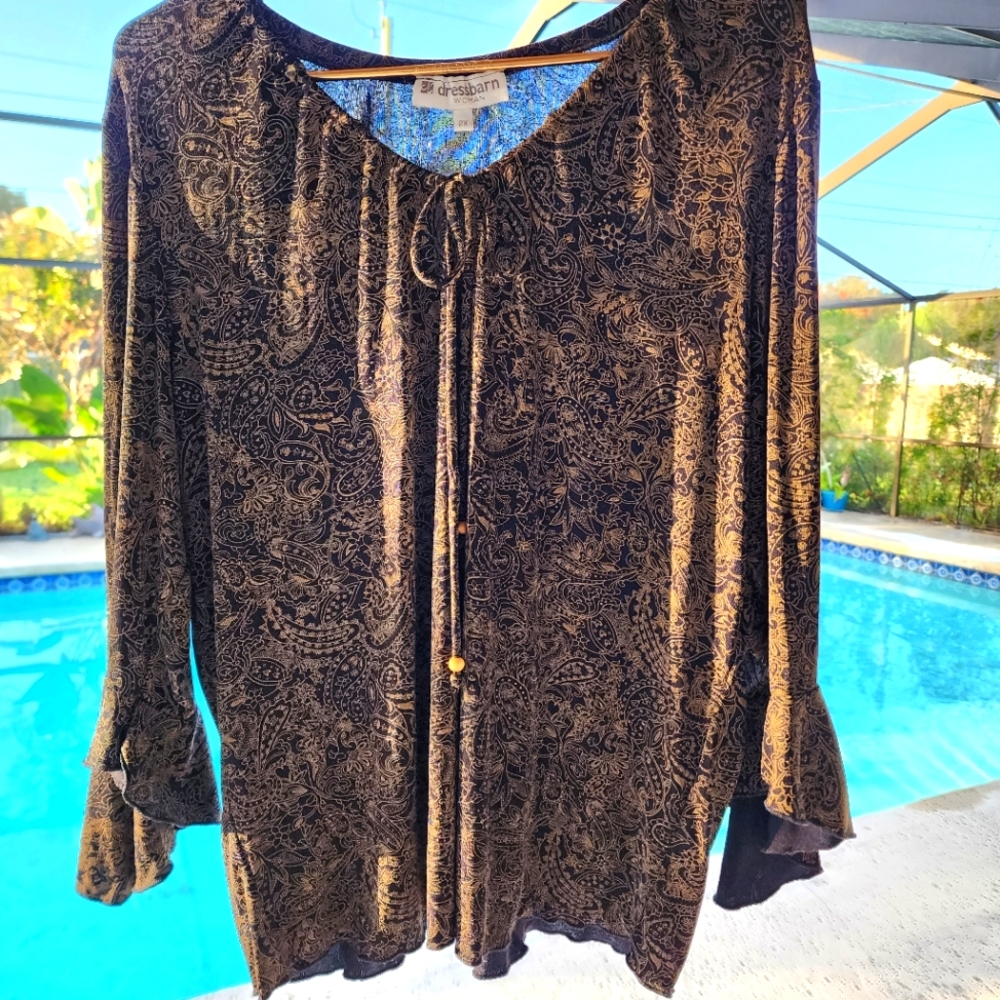 Dressbarn Hippie top paisley scoop neck ruffle sleeve knit tie neck wooden beads